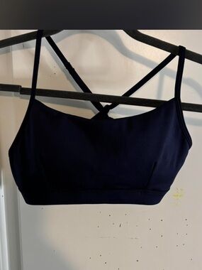 ALO Yoga Navy airlift Sports Bra size m NWOT